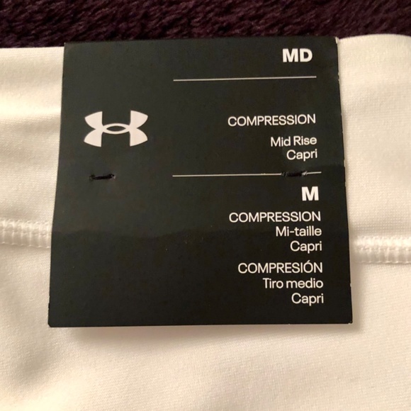 Under Armour Women's HeatGear Team Capris - Picture 6 of 8